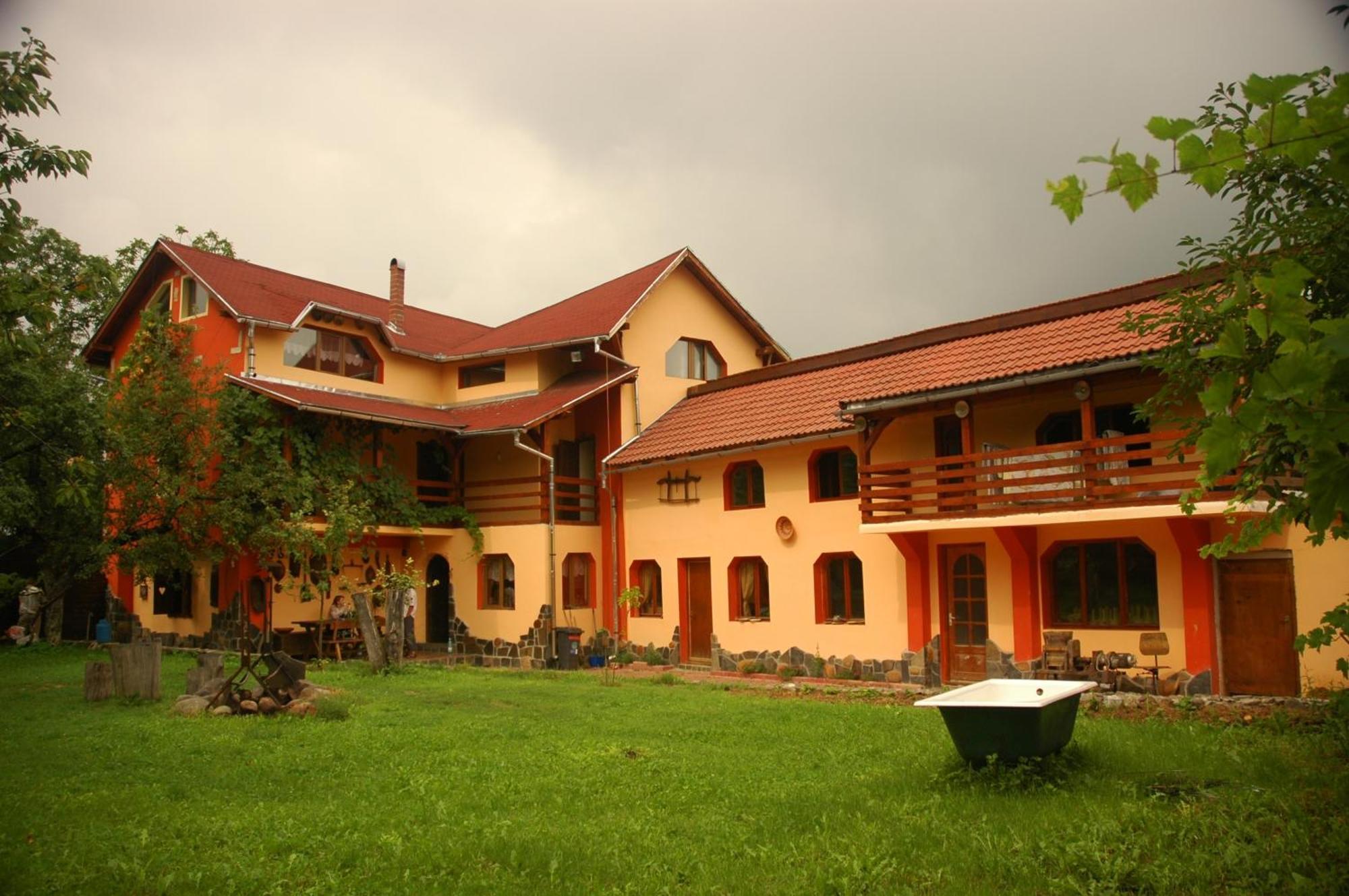 Arts And Crafts Guesthouse Baia-Sprie Exterior photo