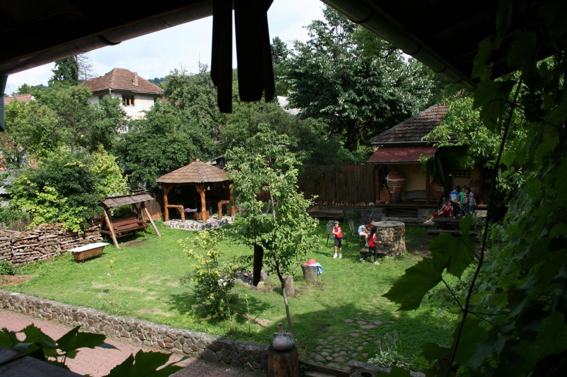 Arts And Crafts Guesthouse Baia-Sprie Exterior photo