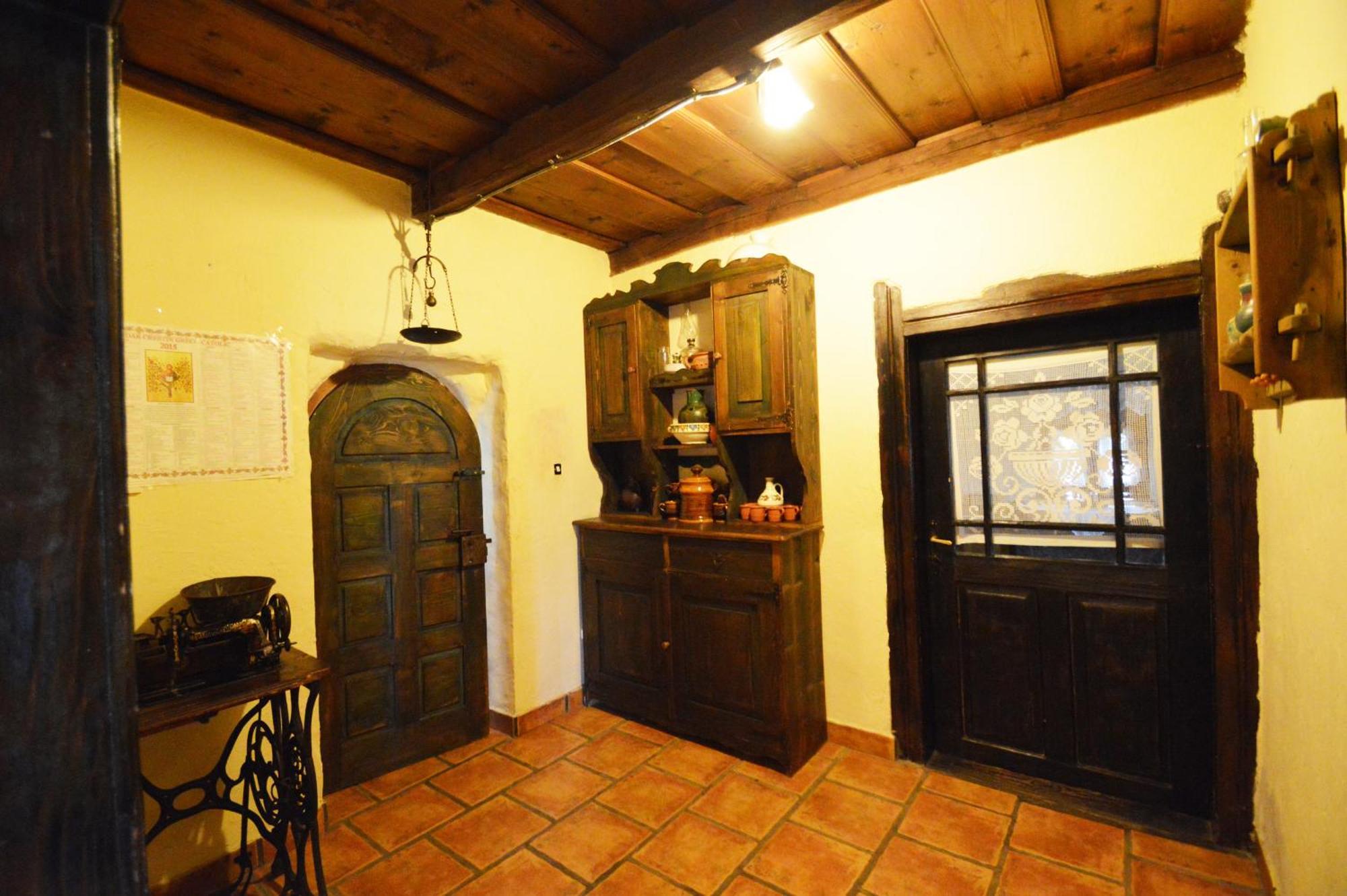 Arts And Crafts Guesthouse Baia-Sprie Room photo